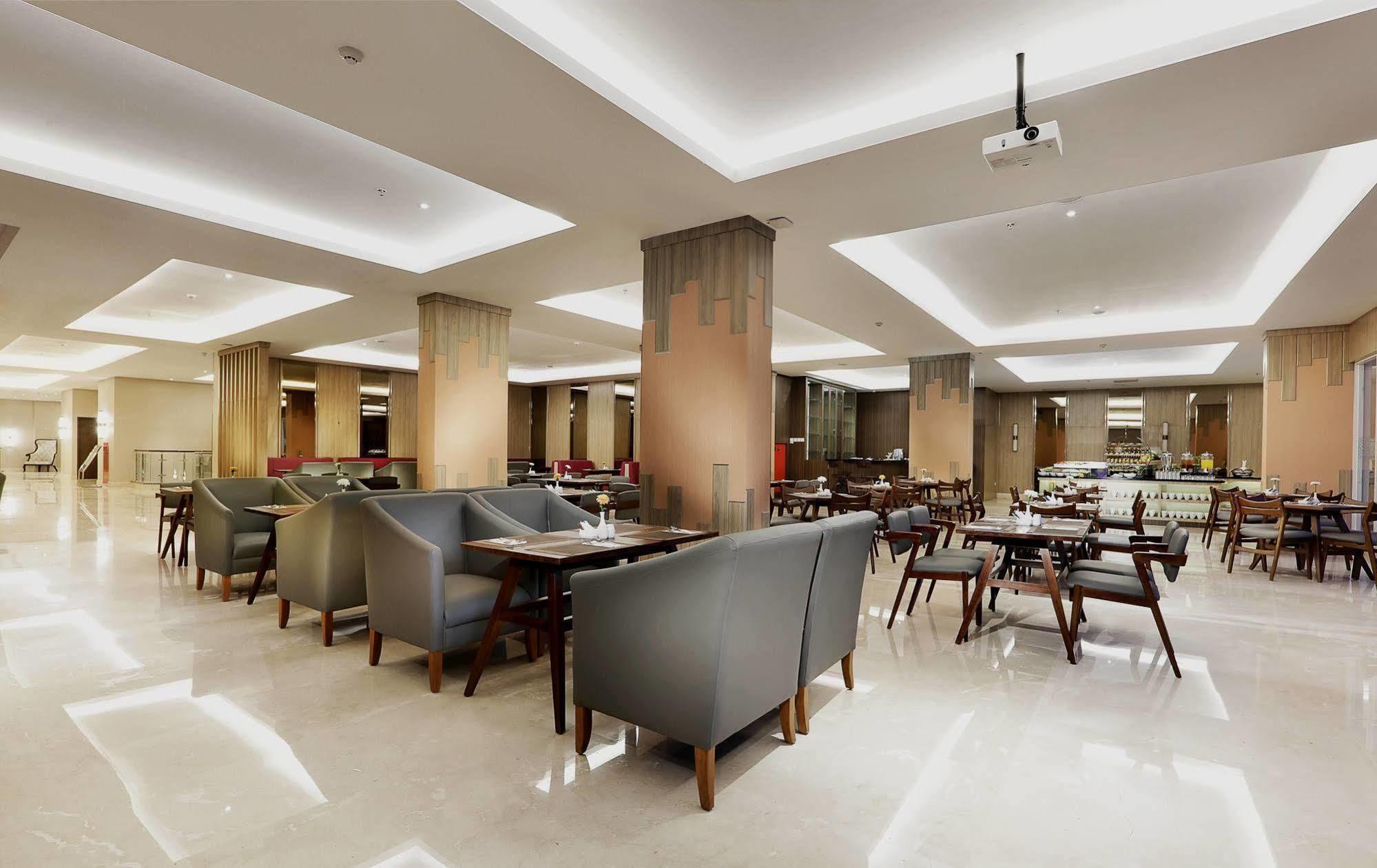 Hotel Harper Perintis By Aston Makasar Exteriér fotografie