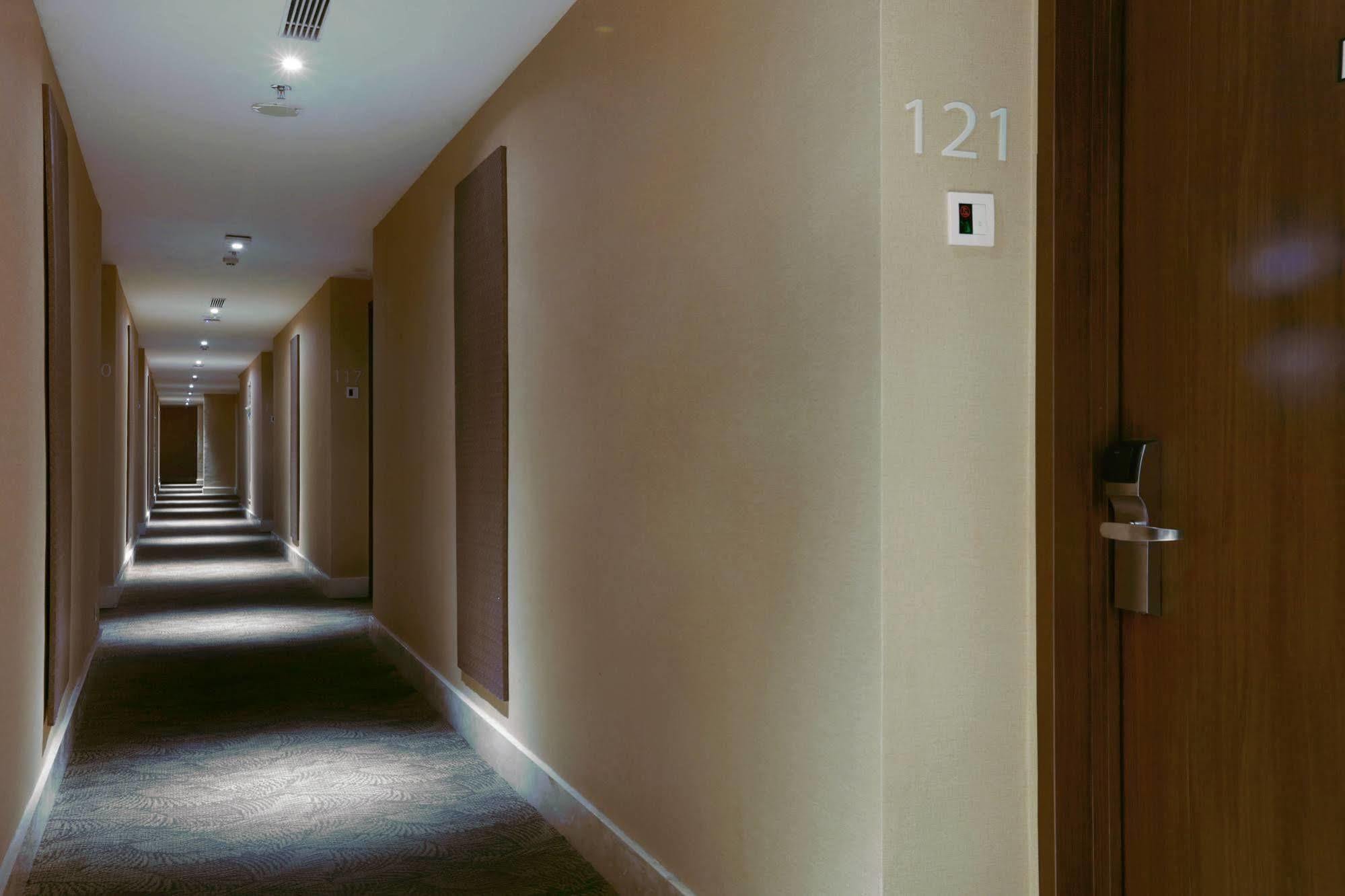 Hotel Harper Perintis By Aston Makasar Exteriér fotografie